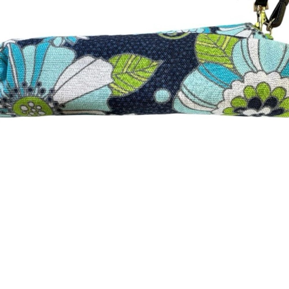 NEW Thirty-One Flower Wristlet - Picture 7 of 7